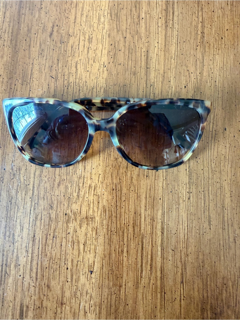 Gucci Tortoiseshell Cat-Eye Sunglasses - Brown Gradient Lenses

NWT